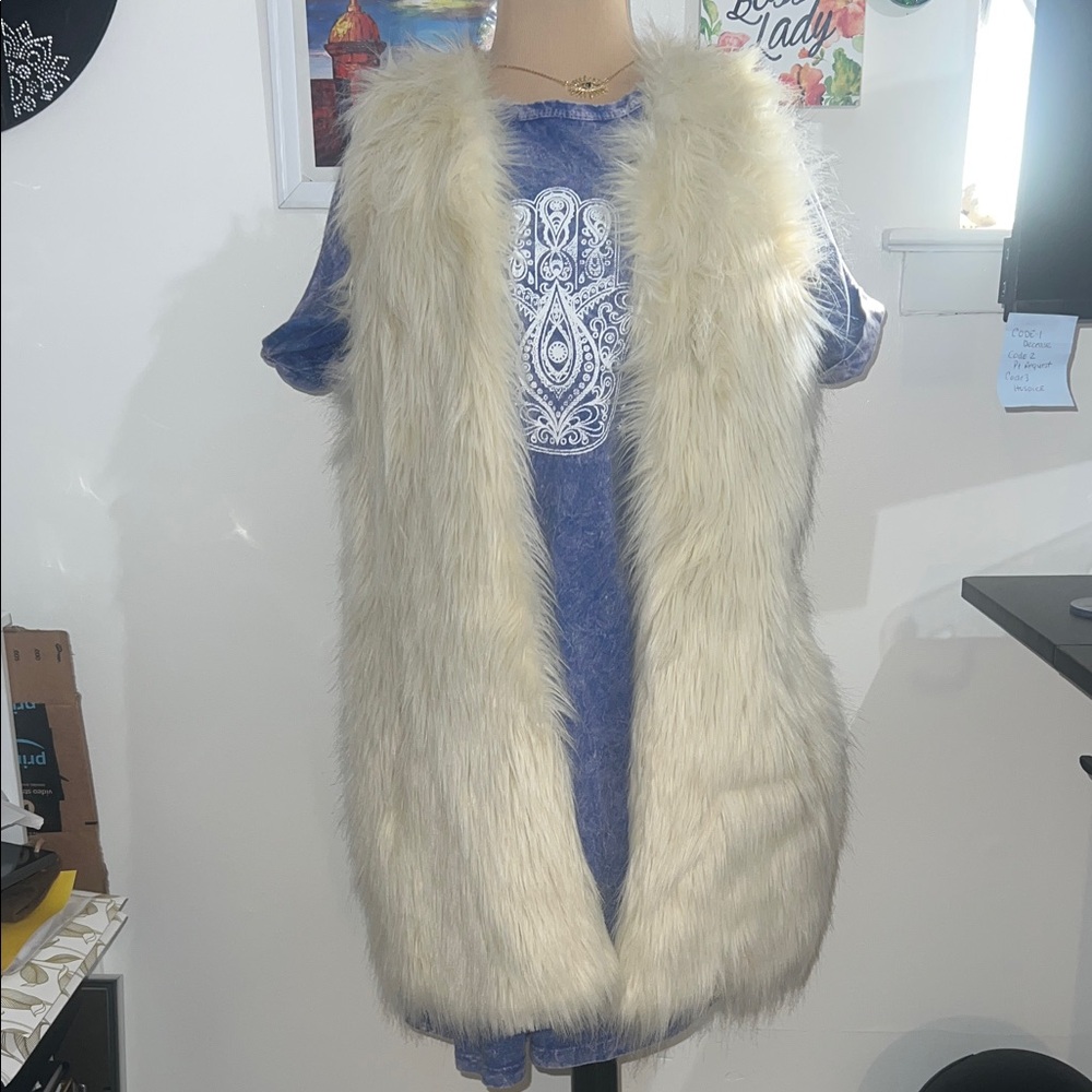 Cotton On Off-White Faux Fur Vest